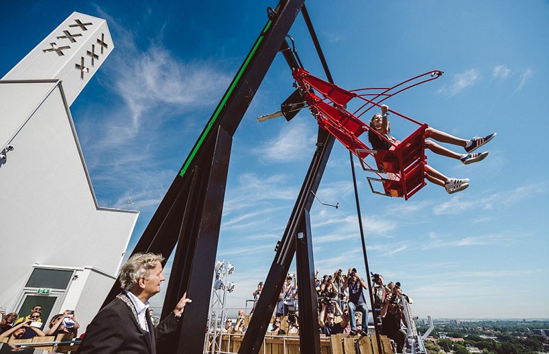 荷蘭100米高秋千飛入云端 看盡美景 荷蘭100米高秋千飛入云端 看盡美景