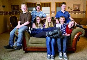 長大后的七胞胎。