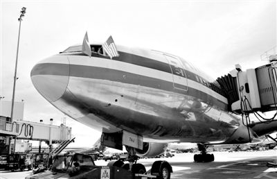 2011年4月5日，美國航空公司為洛杉磯至上海首條直飛航線的開通舉行剪彩儀式。目前，美國航空、美國聯(lián)合航空和達美航空已經(jīng)向中國提交了飛行計劃。