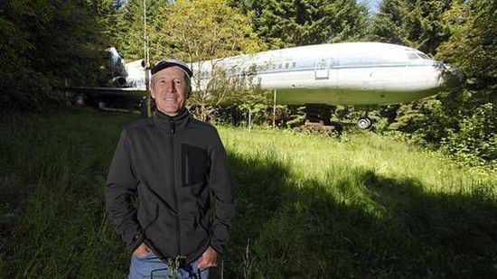 美一男子將飛機改成房子 在森林里居住半年 美一男子將飛機改成房子 在森林里居住半年