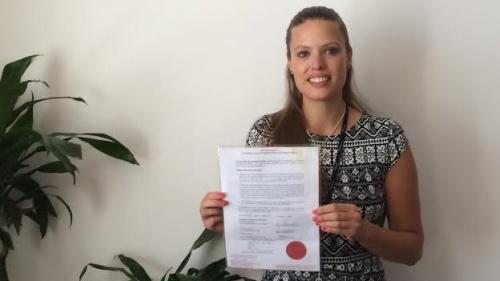 勞拉·E·S·馬修斯的護(hù)照簽名欄用的是L.Skywalker（L.天行者）。