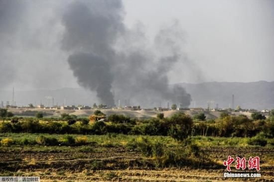 美軍向伊北部進行首次空投 正“待命”定點空襲 美軍向伊北部進行首次空投 正“待命”定點空襲