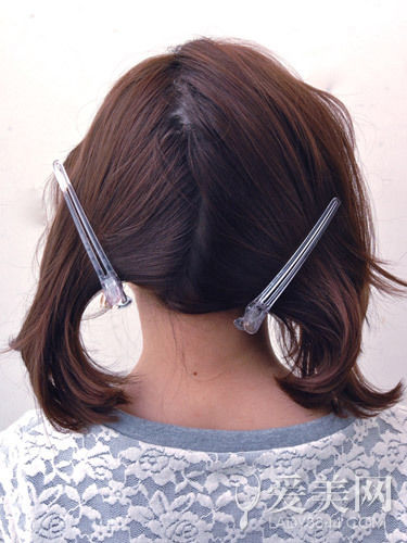 慵懶感小辮子盤(pán)發(fā) 簡(jiǎn)單隨意顯俏皮 慵懶感小辮子盤(pán)發(fā) 簡(jiǎn)單隨意顯俏皮