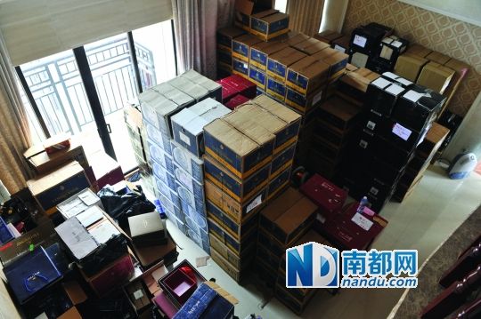 百萬豪宅成制假酒窩點(diǎn) 300元低檔酒勾兌上萬洋酒 百萬豪宅成制假酒窩點(diǎn) 300元低檔酒勾兌上萬洋酒