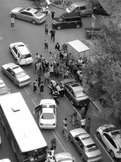 吉林延吉男子商場(chǎng)砍人致2死 家屬稱其有抑郁癥史 吉林延吉男子商場(chǎng)砍人致2死 家屬稱其有抑郁癥史