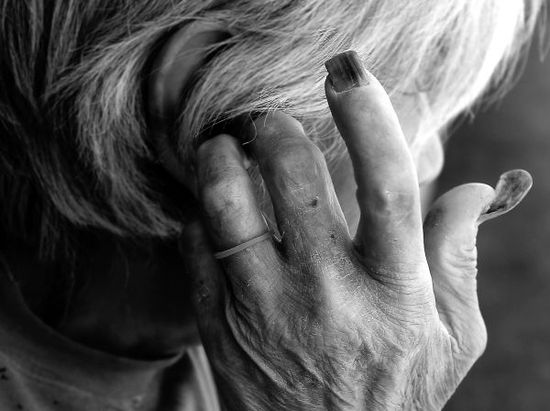 睡公廁八旬老太被送至救助機(jī)構(gòu) 3個女兒仍未現(xiàn)身 睡公廁八旬老太被送至救助機(jī)構(gòu) 3個女兒仍未現(xiàn)身