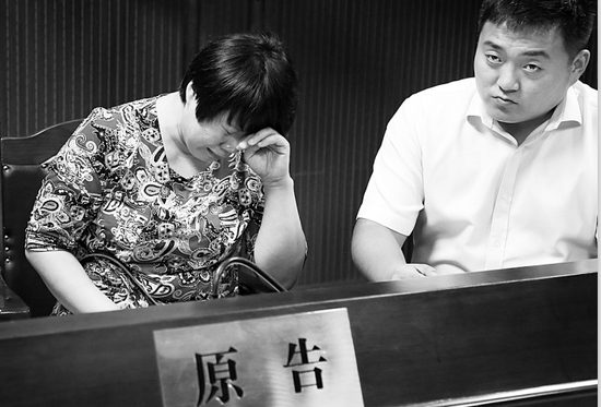 初中生沒替寫作業(yè)遭4人圍毆 母親將學校告上法庭