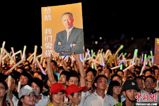 資料圖：2011年深圳富士康舉辦慈善晚會。