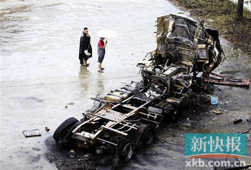 廣州槽罐車(chē)深夜卸氣突發(fā)爆炸 百余居民驚慌逃生 廣州槽罐車(chē)深夜卸氣突發(fā)爆炸 百余居民驚慌逃生