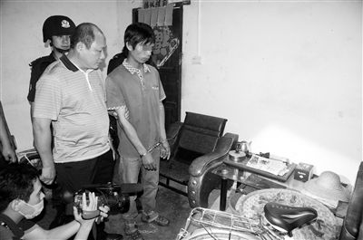 今年8月，我國內(nèi)地發(fā)生多起單身女性乘坐“黑車”后慘遭車主殺害的案件，被網(wǎng)友稱為“黑色8月”。