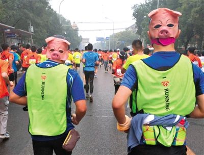 參賽現(xiàn)場，有“猴哥”就有“豬八戒”。