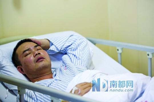 男子買煙賒賬被拒刀砍父子倆 叫囂“我會(huì)功夫” 男子買煙賒賬被拒刀砍父子倆 叫囂“我會(huì)功夫”