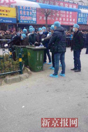 亳州路邊垃圾桶內(nèi)驚現(xiàn)碎尸。網(wǎng)友供圖