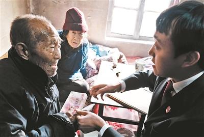 法官送去贍養(yǎng)費。