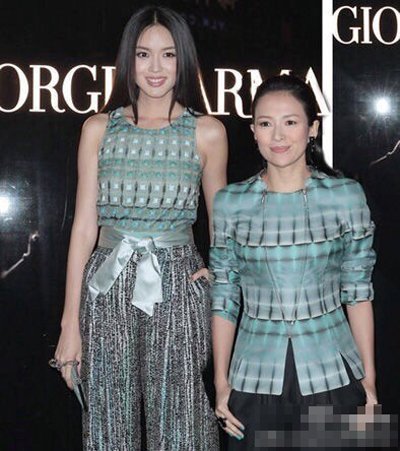 就算氣場絕對(duì)強(qiáng)大的貝嫂，跟張梓琳合影幾乎可以讓人忽視