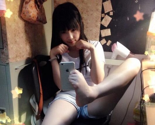 妹子們每周花至少五小時自拍，到底是為啥？