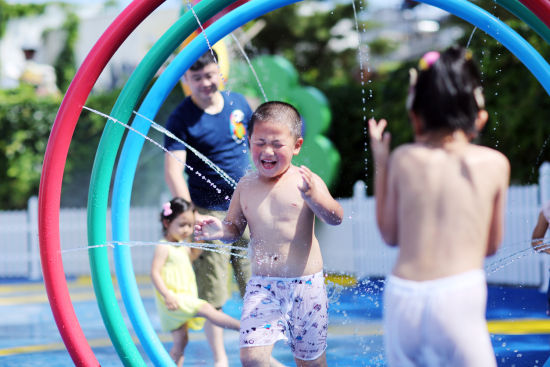 大連發(fā)現(xiàn)王國(guó)開(kāi)啟“戲水狂歡”模式 大連發(fā)現(xiàn)王國(guó)開(kāi)啟“戲水狂歡”模式