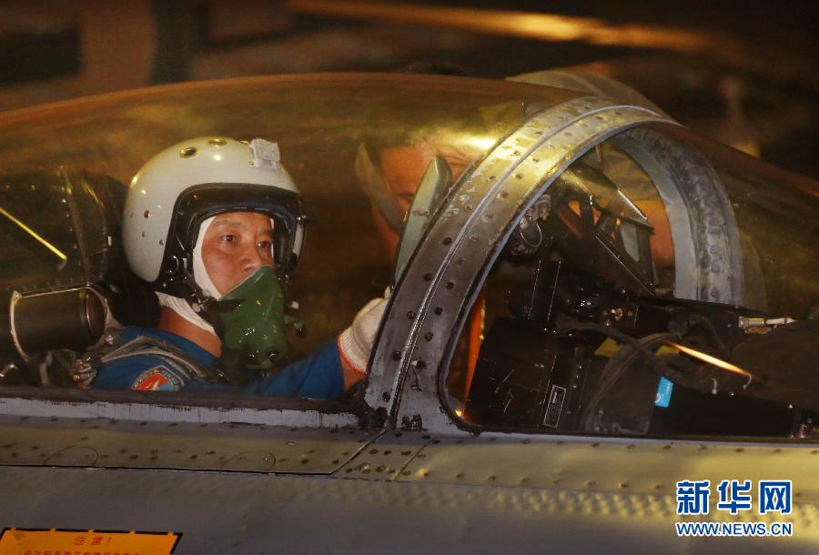 航空兵某團(tuán)加大強度夜航訓(xùn)練