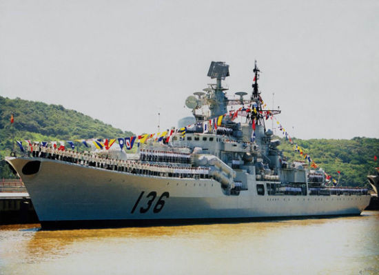 資料圖：東海艦隊(duì)的杭州號(hào)驅(qū)逐艦。