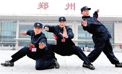 昨日，即將入伍的少林高手們啟程前合影留念