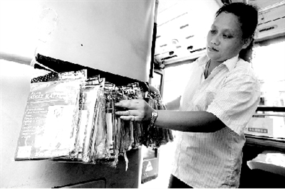 B21公交100多件一次性雨衣免費(fèi)用 B21公交100多件一次性雨衣免費(fèi)用