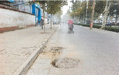 莫踩熱力井蓋 井內高溫達300℃ 莫踩熱力井蓋 井內高溫達300℃