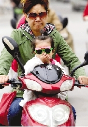 昨天清晨，文化宮路。 鄭州晚報(bào)記者 張翼飛 圖