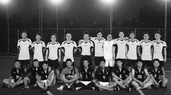 昨晚，東道主東方今報隊迎來了第二個比賽對手——財大數(shù)學(xué)隊