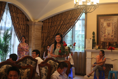 收到怎么多玫瑰，當(dāng)然開心啦！