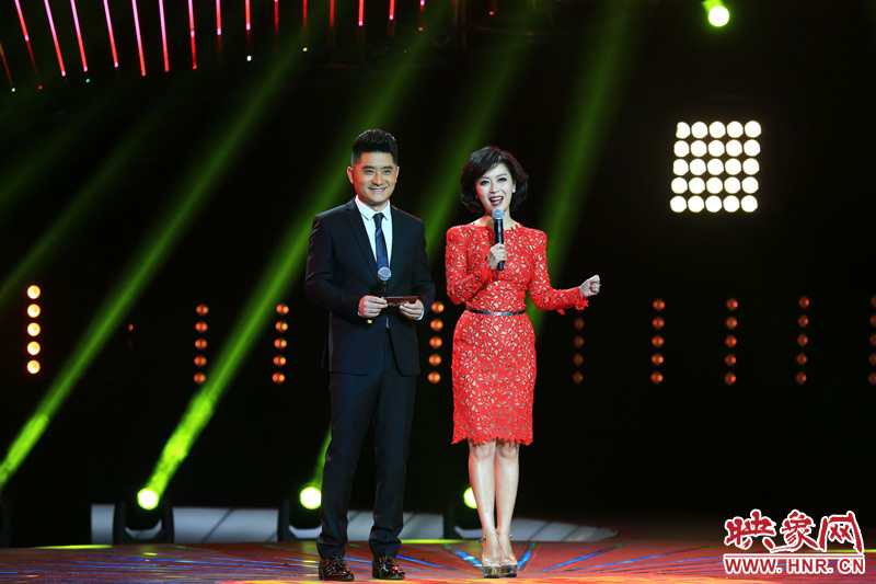 《梨園春》主持人關楓、龐曉戈