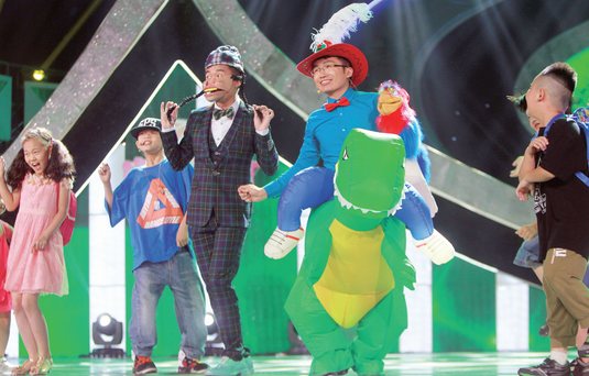 “腹語(yǔ)怪杰”的表演帶動(dòng)現(xiàn)場(chǎng)歡樂(lè)氣氛