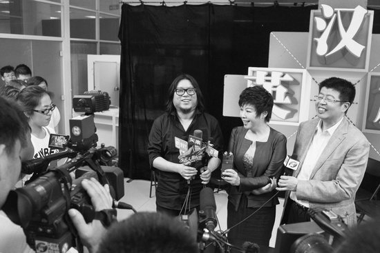 節(jié)目嘉賓高曉松、于丹、張頤武接受采訪