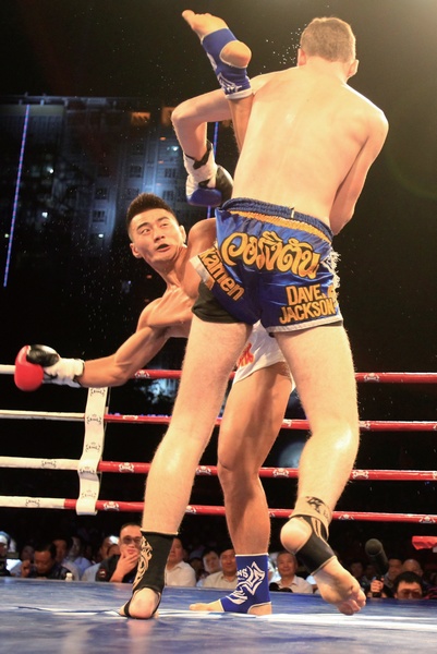 河南電視臺(tái)《武林風(fēng)》欄目走進(jìn)新疆，把比賽現(xiàn)場搬到了新疆建設(shè)兵團(tuán)農(nóng)十三師紅星廣場