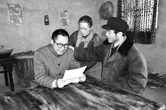 《焦裕祿》拍攝現(xiàn)場(chǎng)，演員穿著冬裝拍戲