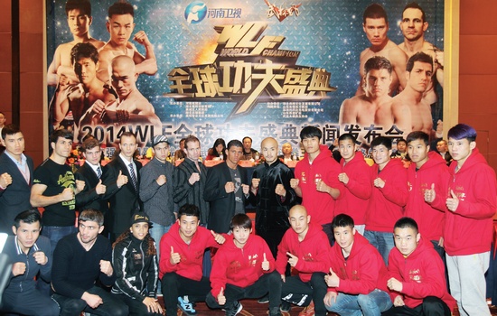 新聞發(fā)布會上，中外選手齊聚一堂。