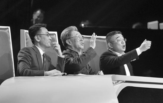 困擾著很多漢語使用者的問題，被三位先生以輕松幽默的方式提出來自嘲后，都令觀眾會心大笑。