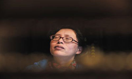 人們將醫(yī)療制度的憤懣情緒，寄托在這個走廊醫(yī)生身上，共同沉浸在受迫害的幻覺之中